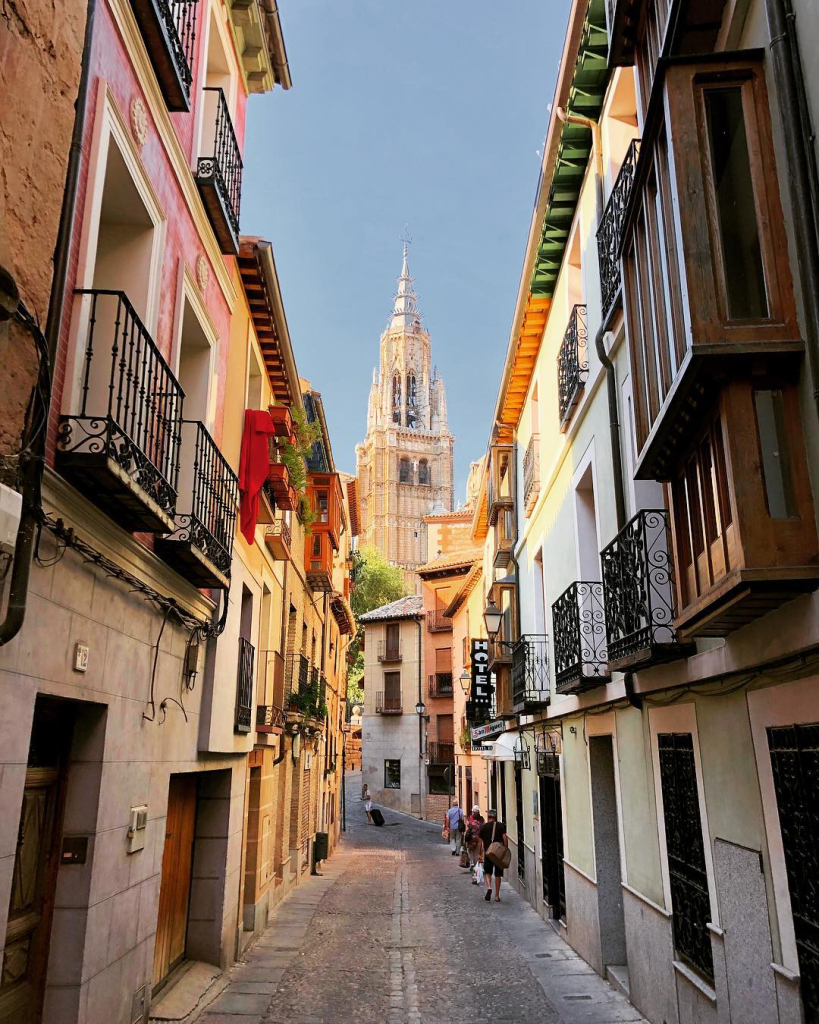 Calle Santa Isabel, en el Casco de Toledo